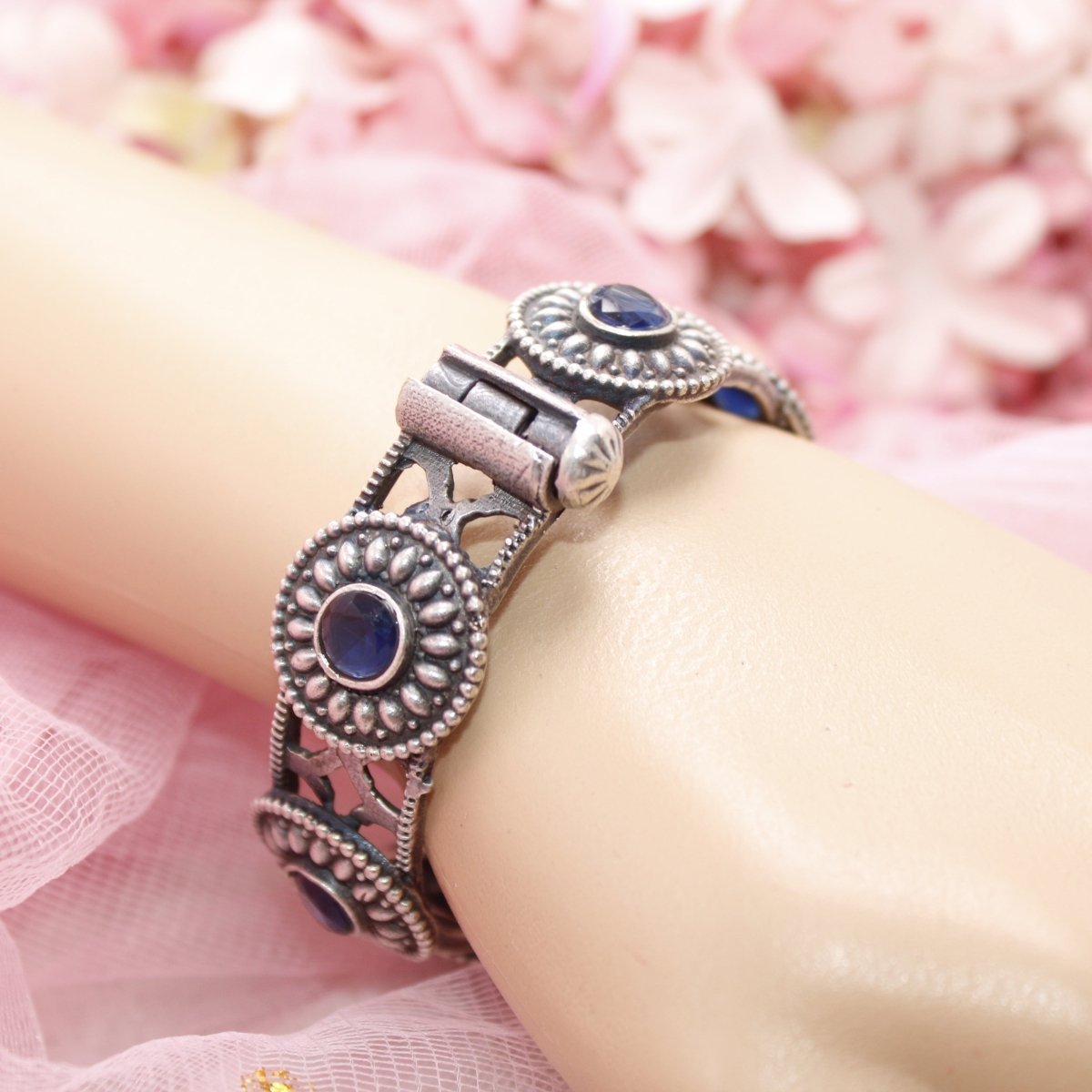KISHA-OXIDISED SILVER LOOK ALIKE KADA-BLUE