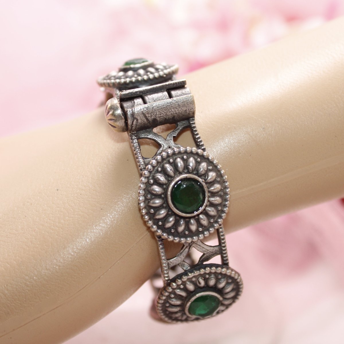 KISHA-OXIDISED SILVER LOOK ALIKE KADA-GREEN