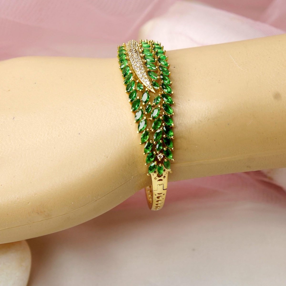 Leaf Design Zircon Kada – Emerald Gre
