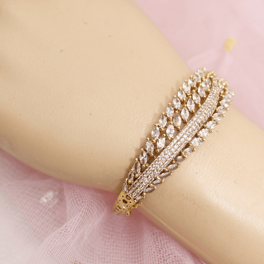 Leaf Design Zircon Kada – Whi