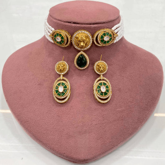 Lion Motif Emerald & Pearl Choker Set