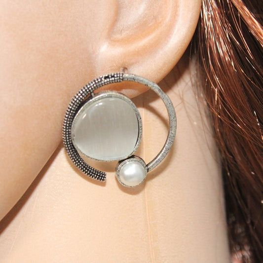 MONALISA STONE AND PEARL ROUND EARRING - OFF WHITE