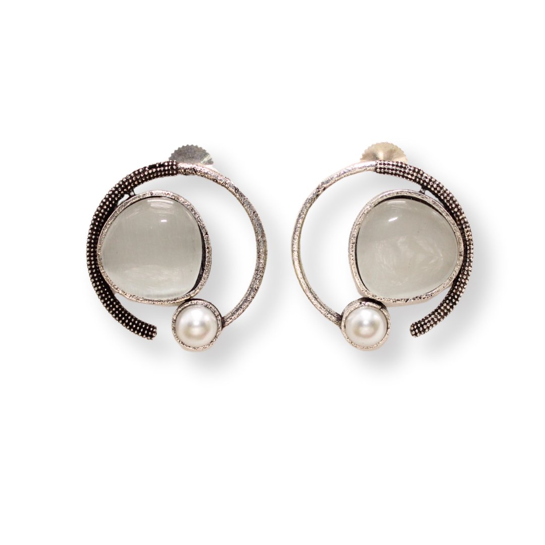 MONALISA STONE AND PEARL ROUND EARRING - OFF WHITE