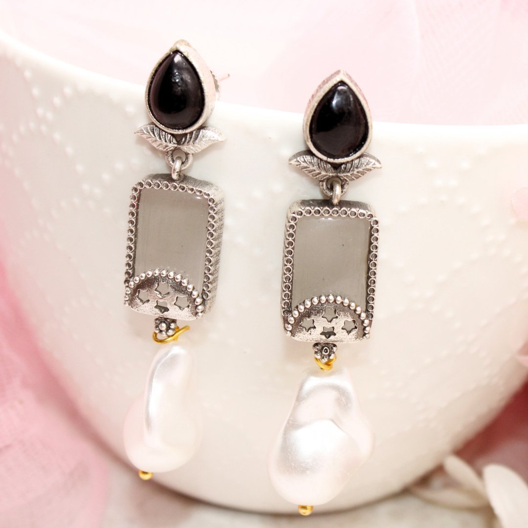 MONALISA STONE DANGLER-BLACK & GREY