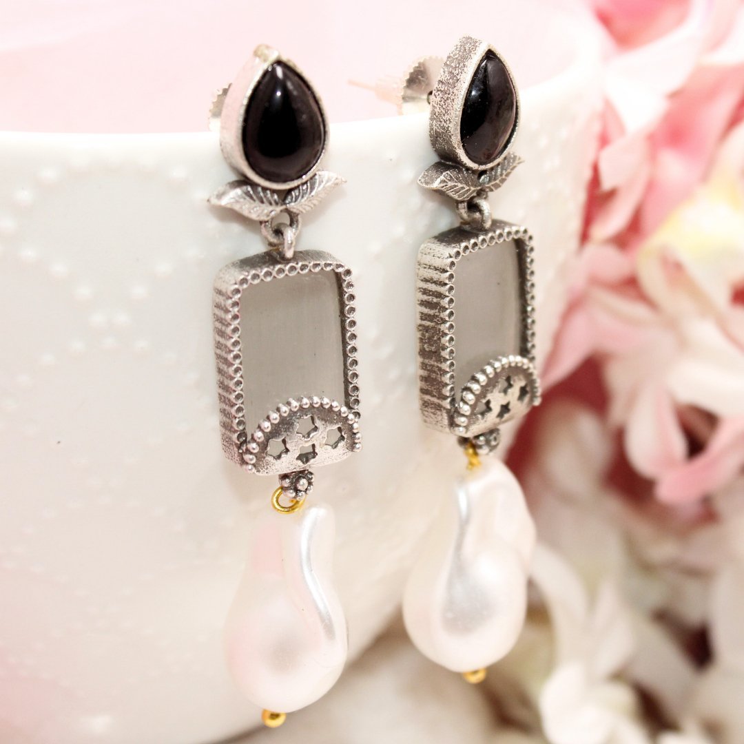 MONALISA STONE DANGLER-BLACK & GREY