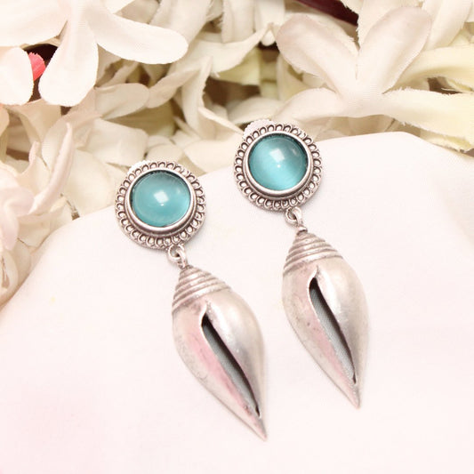 MONALISA STONE SHANKH DROPS EARRINGS - BLUE
