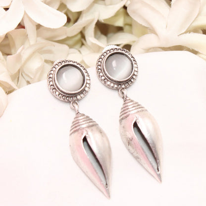 MONALISA STONE SHANKH DROPS EARRINGS-GREY