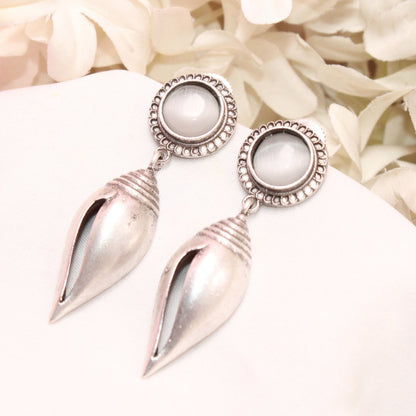 MONALISA STONE SHANKH DROPS EARRINGS-GREY