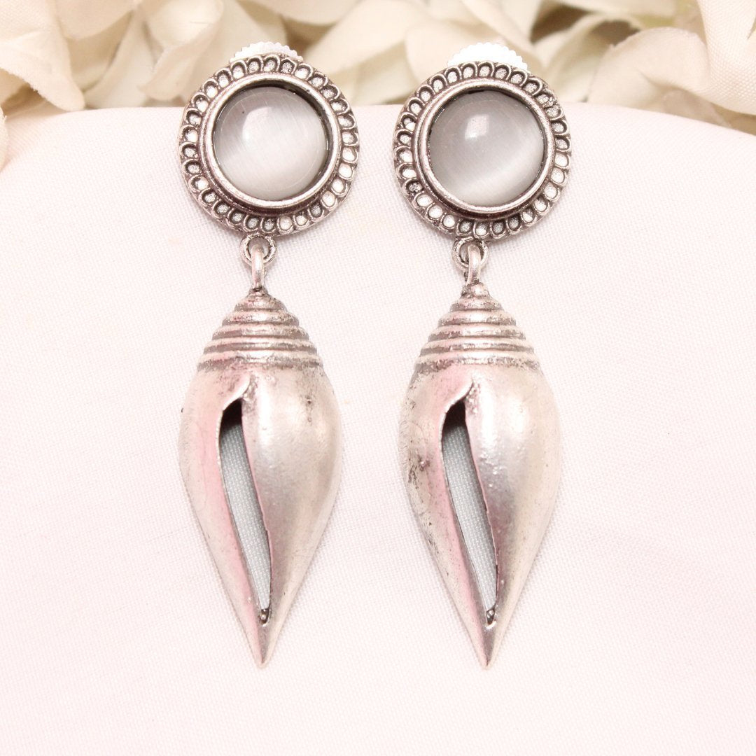 MONALISA STONE SHANKH DROPS EARRINGS-GREY