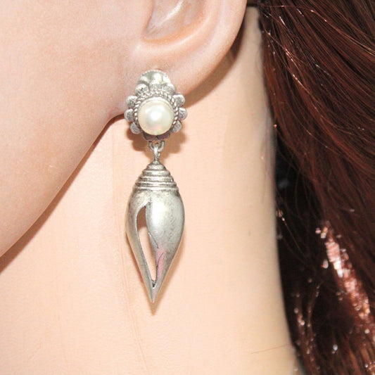 MONALISA STONE SHANKH DROPS EARRINGS - PEARL