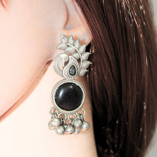 MOR GHUNGROO WITH MONALISA STONE EARRINGS - BLACK