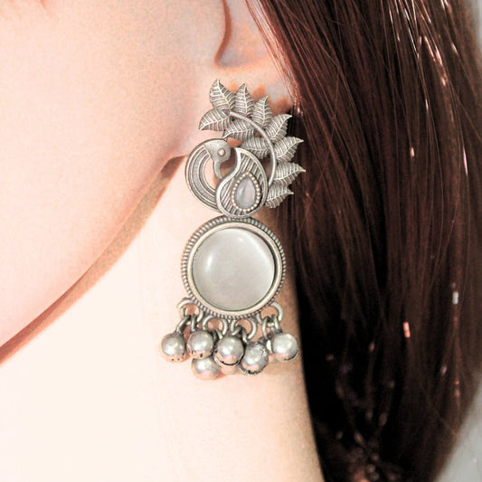 MOR GHUNGROO WITH MONALISA STONE EARRINGS - GREY