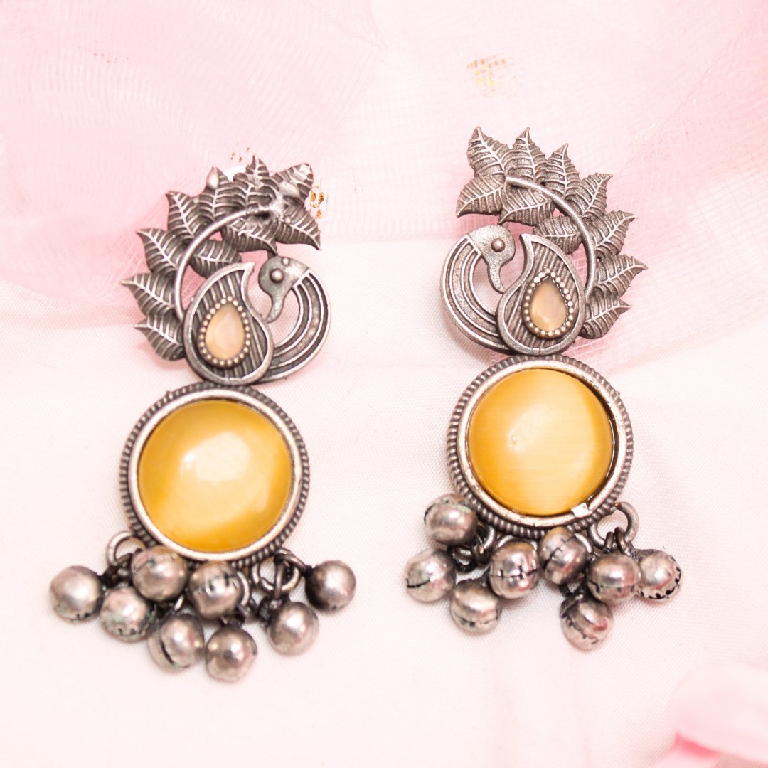 MOR GHUNGROO WITH MONALISA STONE EARRINGS - YELLOW
