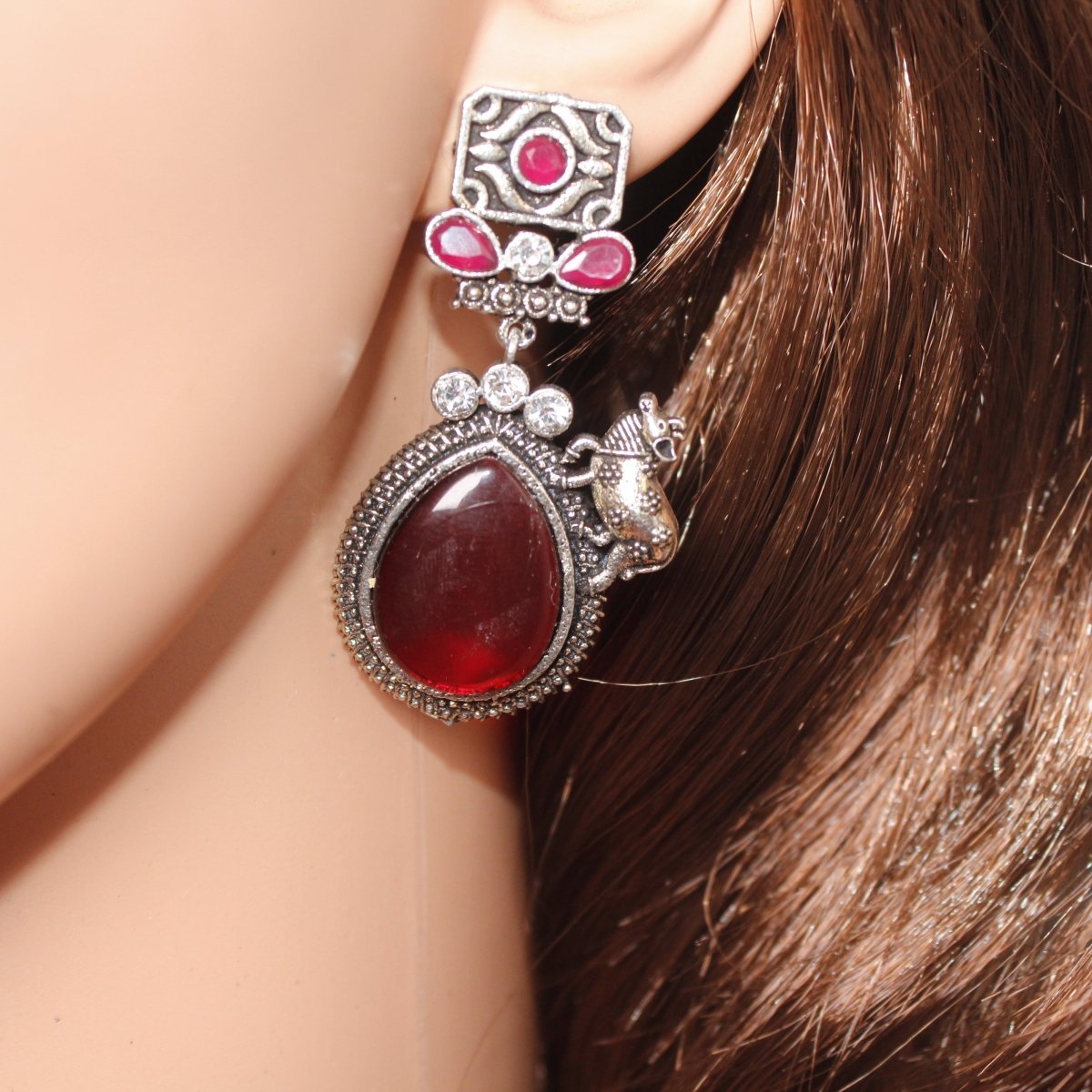 NANDI EARRING-MAROON