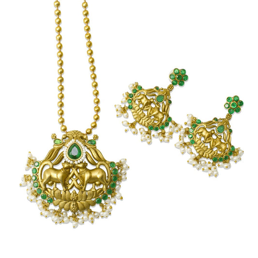 Nandi Pair Antique Pendant Set – Matte Gold with Emerald Green Kundan & Pear