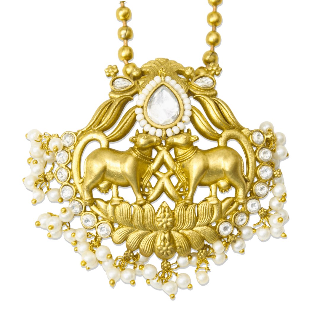 Nandi Pair Antique Pendant Set – Matte Gold with White Polki & Pear