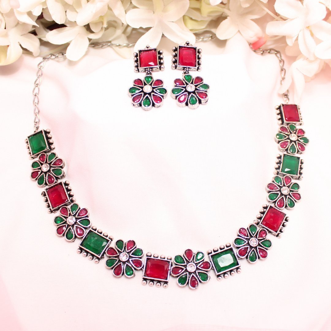NARGIS FLOWER STONE NECKLACE SET-RED&GREEN