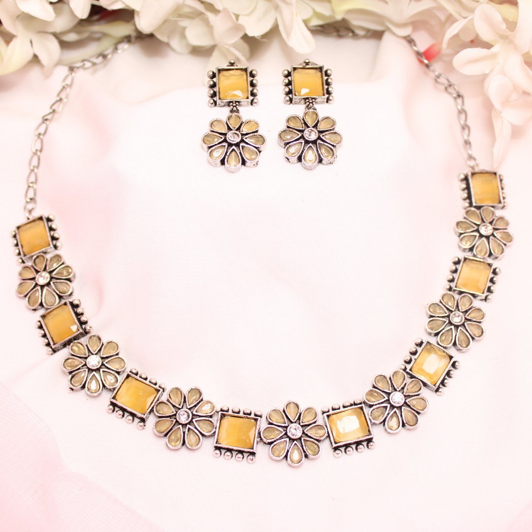 NARGIS FLOWER STONE NECKLACE SET-YELLOW