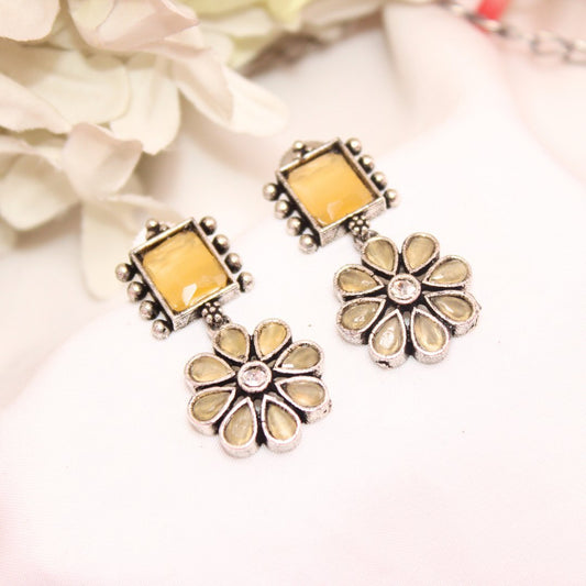 NARGIS FLOWER STONE NECKLACE SET - YELLOW