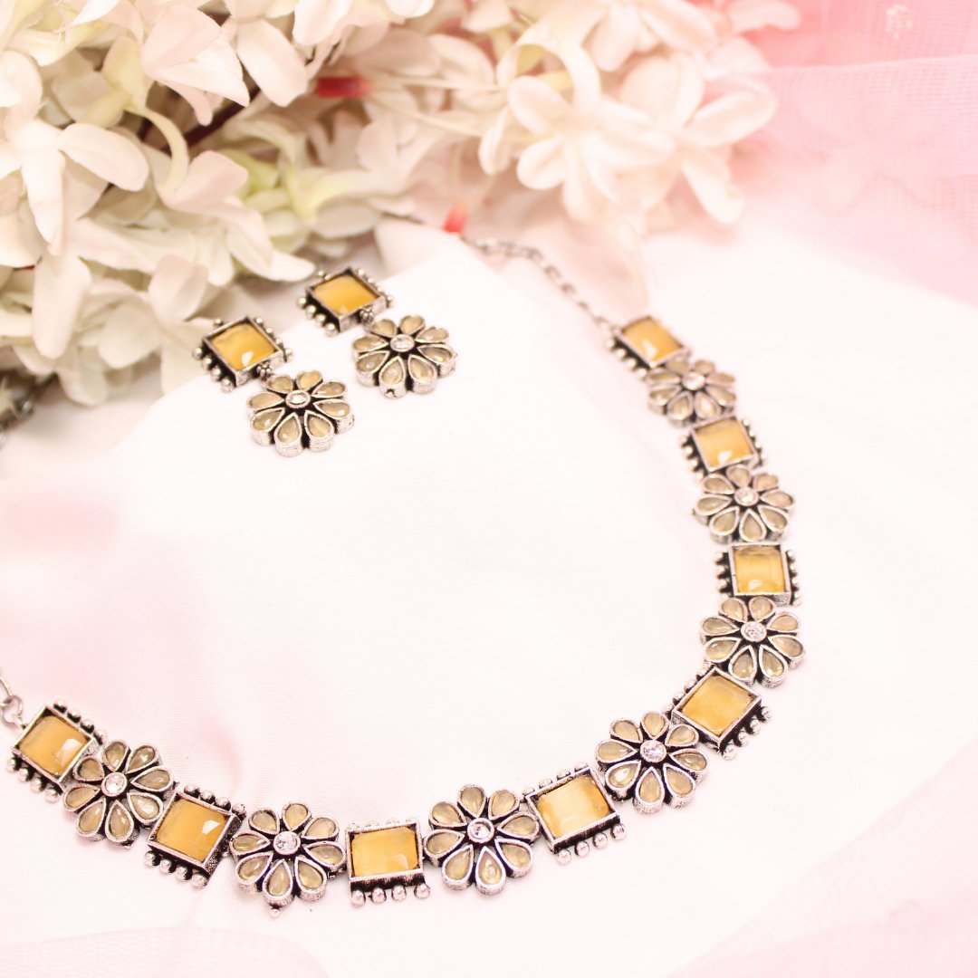 NARGIS FLOWER STONE NECKLACE SET-YELLOW