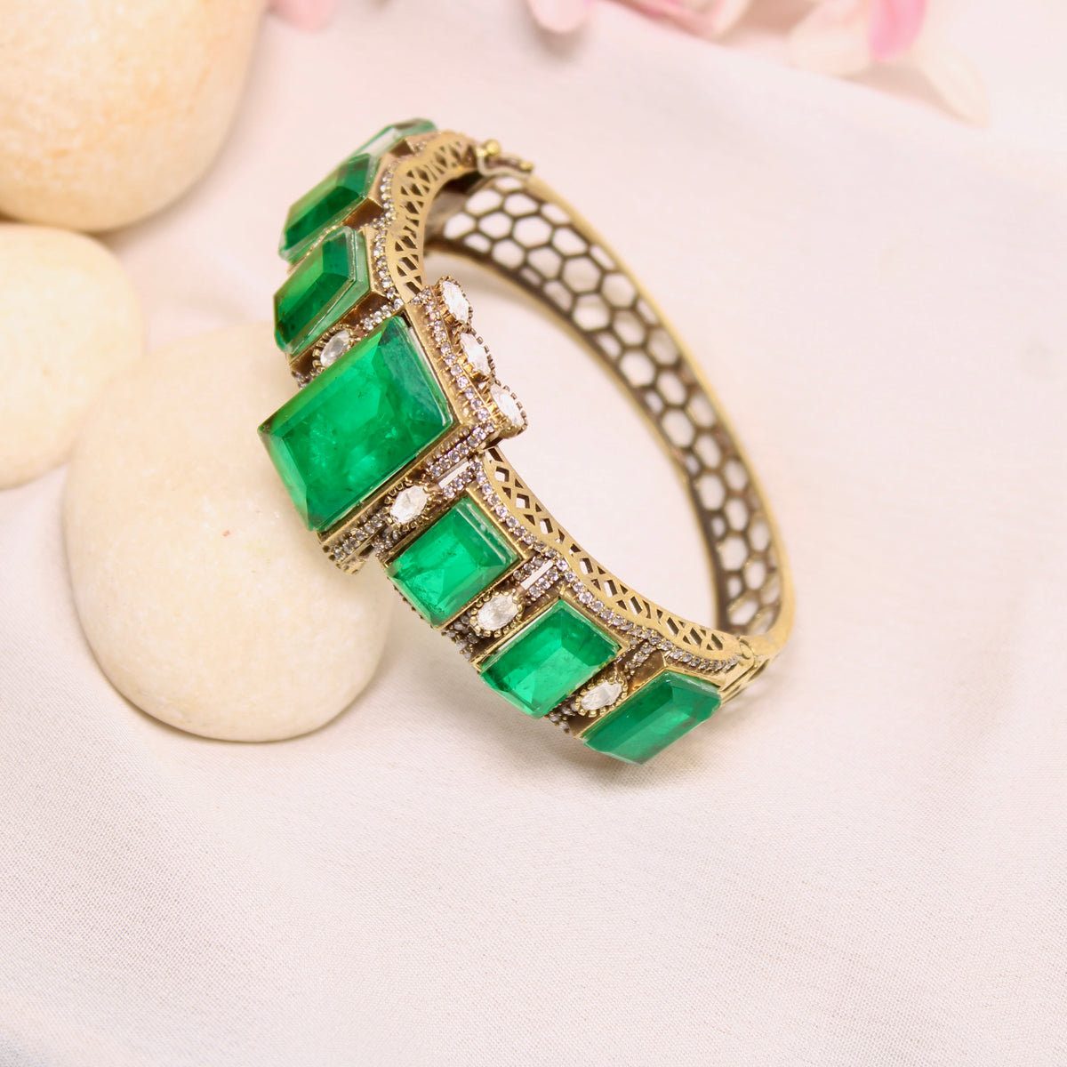 Emerald Green Rectangle Stone Openable Kada – product detail view