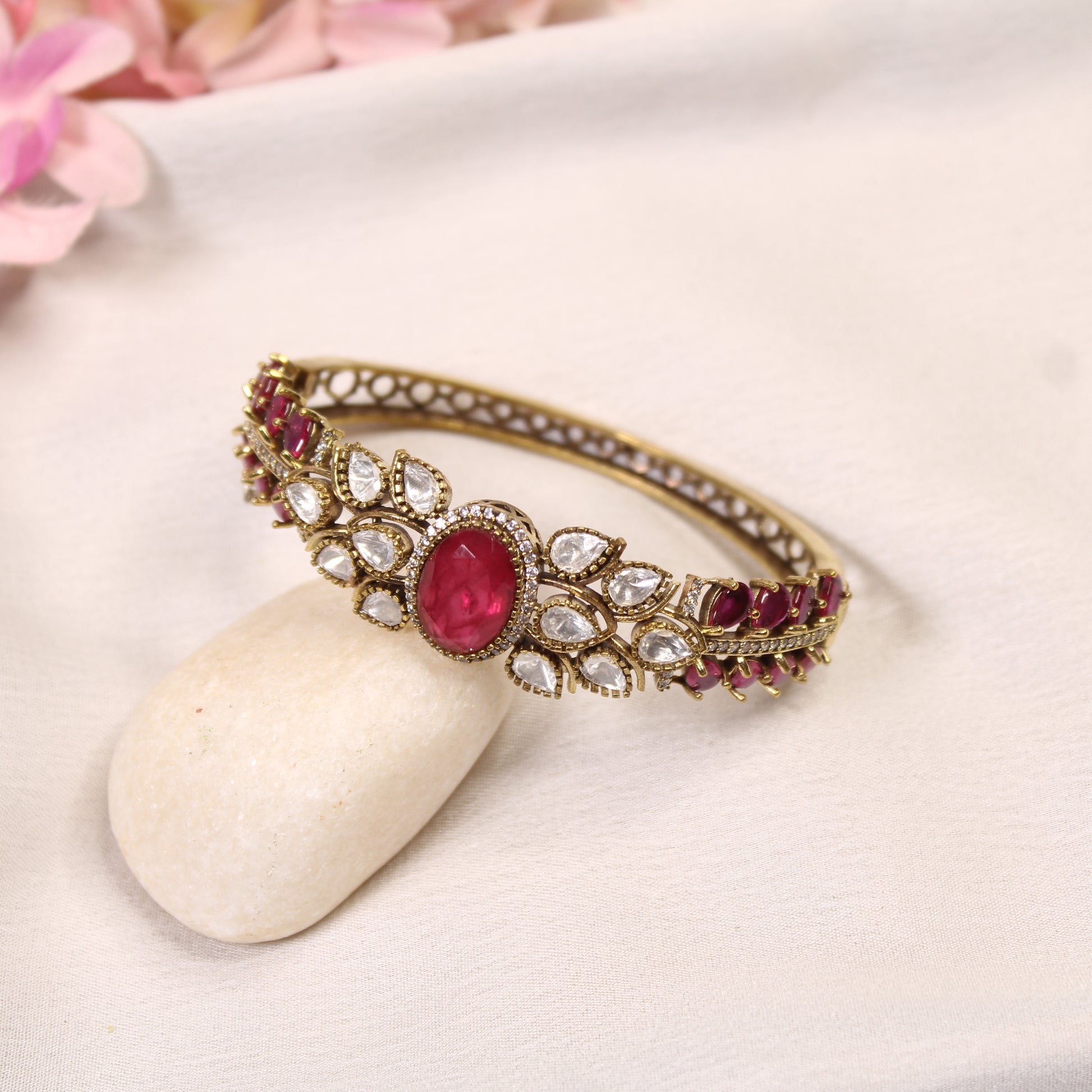Ruby Red Oval Cabochon Polki Leaf Kada – product detail view