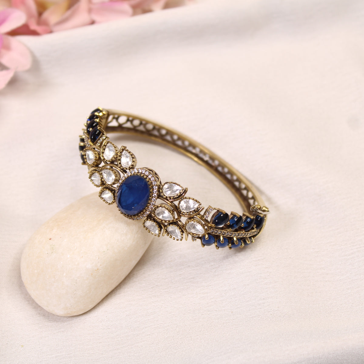 Royal Blue Oval Cabochon Polki Leaf Kada – product detail view