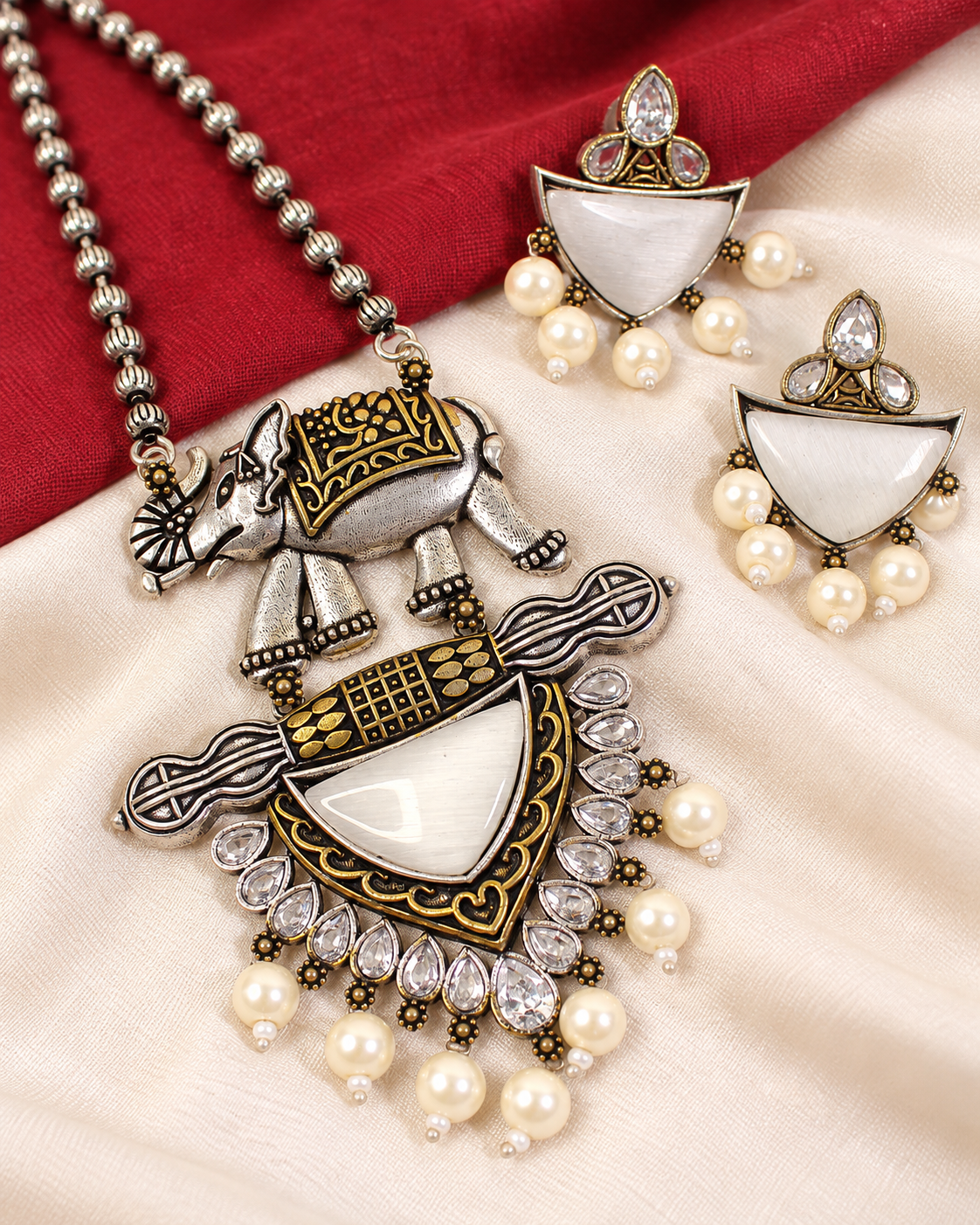 Animal Motif Fan Pendant Set - White — AI-styled ornament detail view
