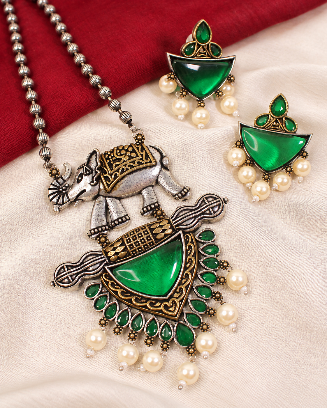 Animal Motif Fan Pendant Set - Green — AI-styled ornament detail view