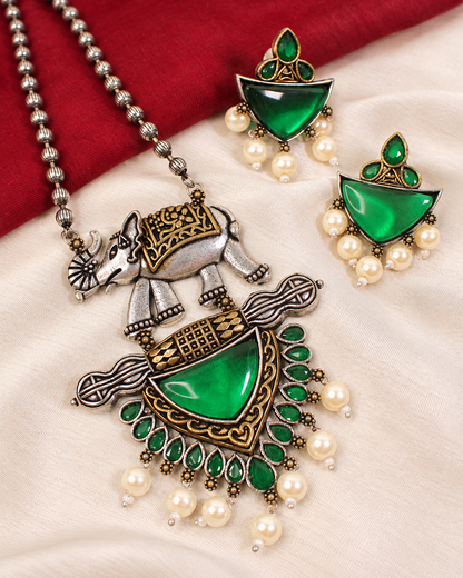 Animal Motif Fan Pendant Set - Green — AI-styled ornament detail view
