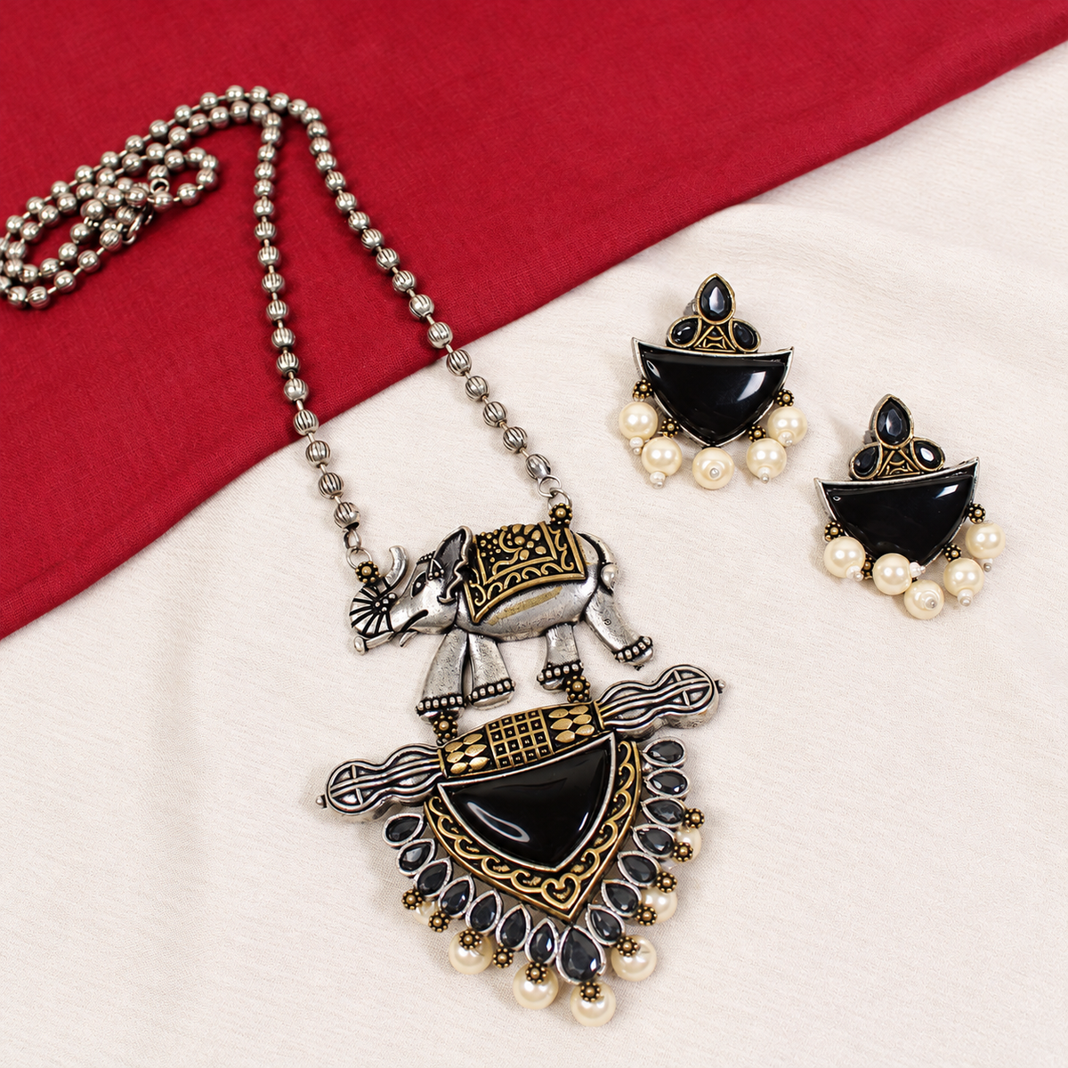 Animal Motif Fan Pendant Set - Black — retouched original photograph IMG_8123
