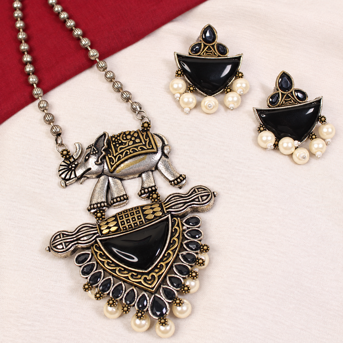 Animal Motif Fan Pendant Set - Black — retouched original photograph IMG_8124