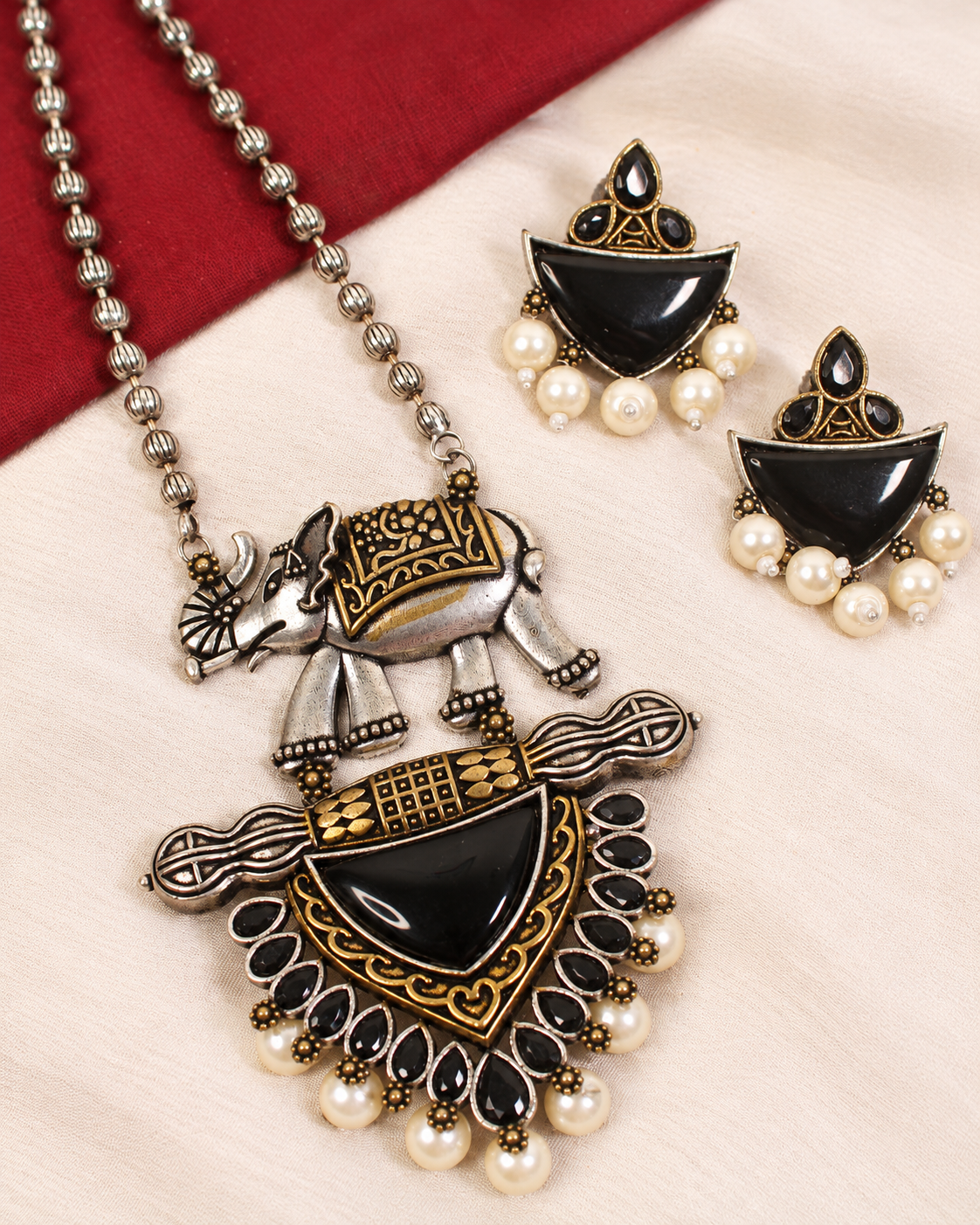 Animal Motif Fan Pendant Set - Black — AI-styled ornament detail view