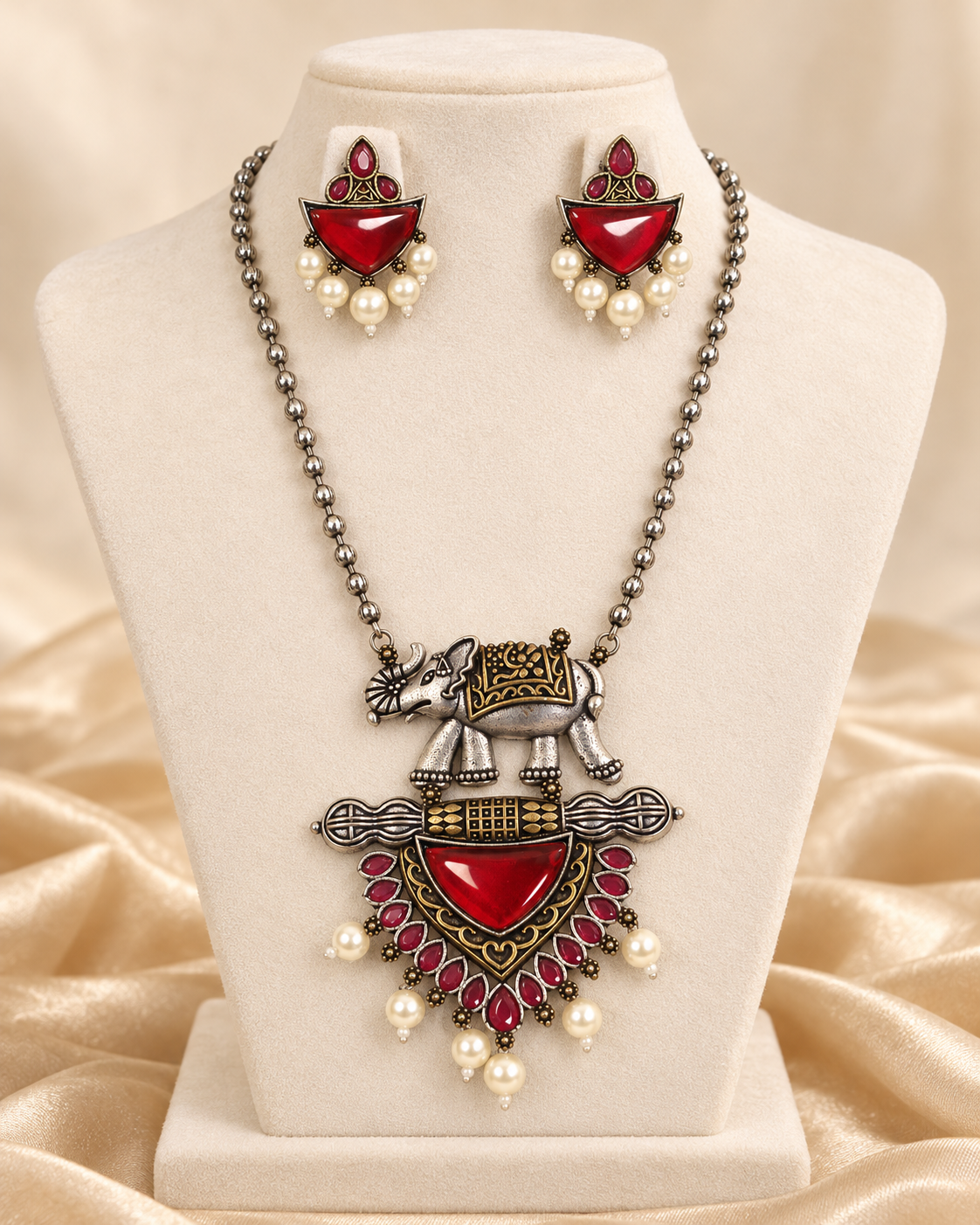 Animal Motif Fan Pendant Set - Ruby - mannequin view