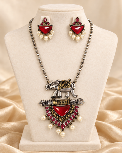 Animal Motif Fan Pendant Set - Ruby - mannequin view