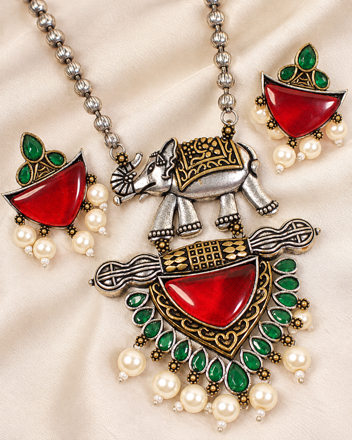 Animal Motif Fan Pendant Set - Ruby and Green - ornament detail