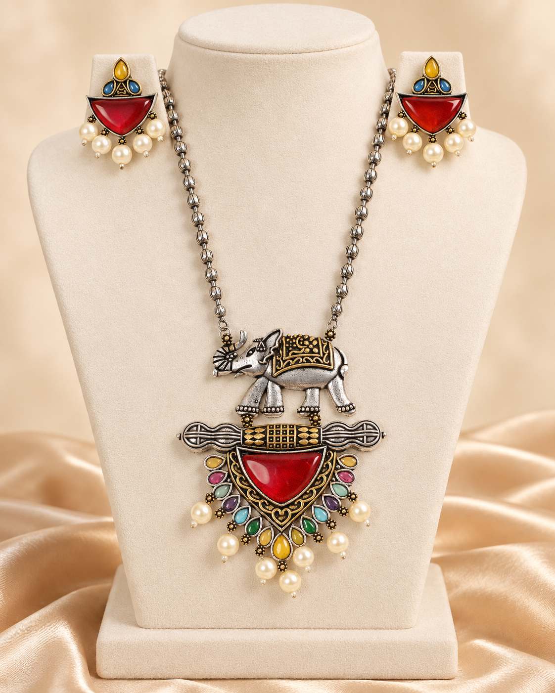 Animal Motif Fan Pendant Set - Ruby and Multicolour - mannequin view