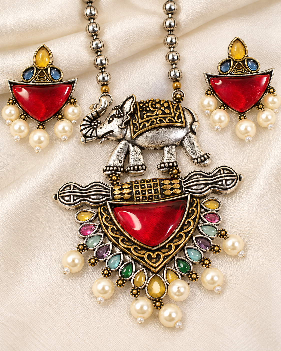 Animal Motif Fan Pendant Set - Ruby and Multicolour - ornament detail