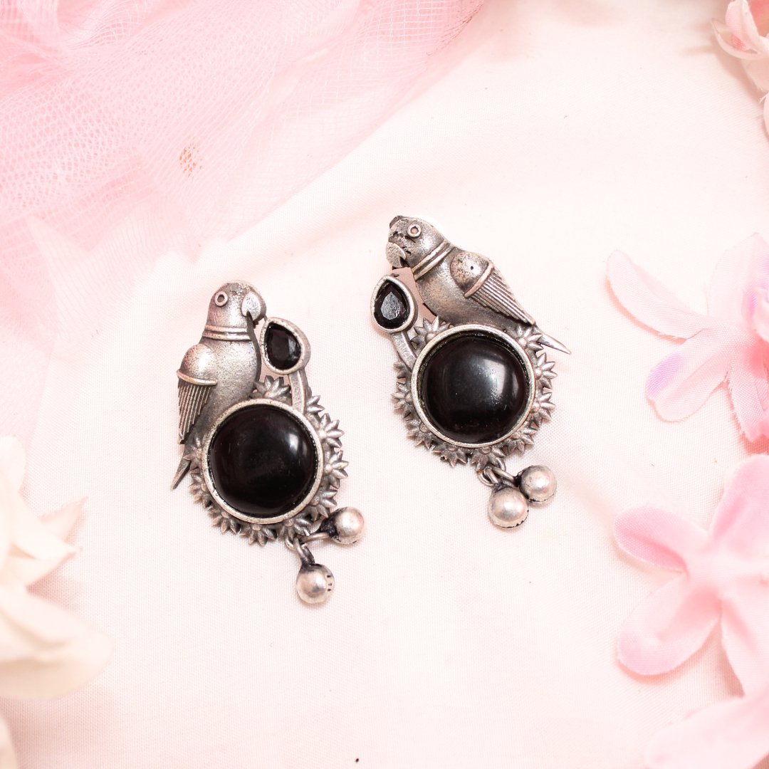 PARROT WITH ROUND MONALISA STONE EARRING - BLACK