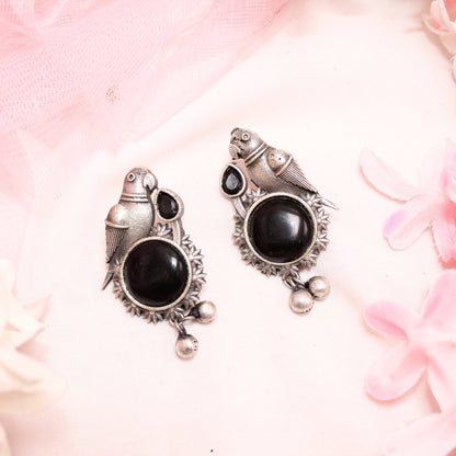 PARROT WITH ROUND MONALISA STONE EARRING - BLACK