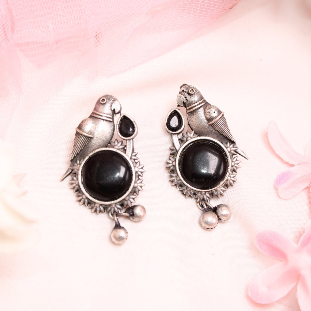 PARROT WITH ROUND MONALISA STONE EARRING - BLACK