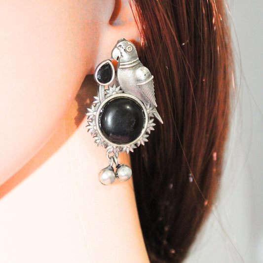 PARROT WITH ROUND MONALISA STONE EARRING - BLACK