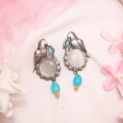 PARROT WITH ROUND MONALISA STONE EARRING - GREY