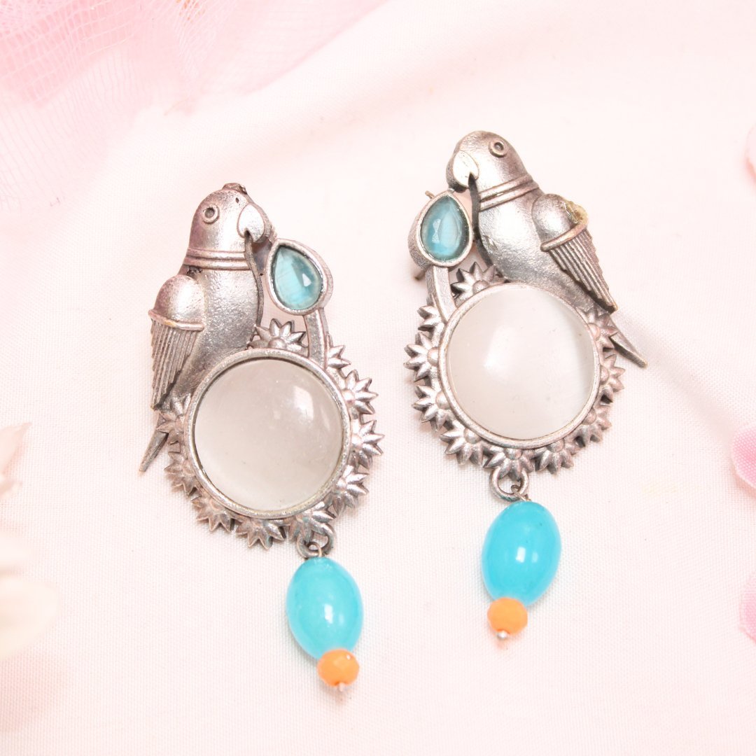 PARROT WITH ROUND MONALISA STONE EARRING - GREY