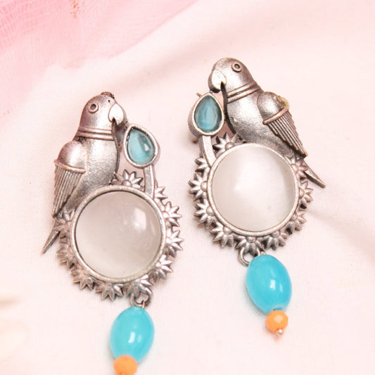 PARROT WITH ROUND MONALISA STONE EARRING - GREY