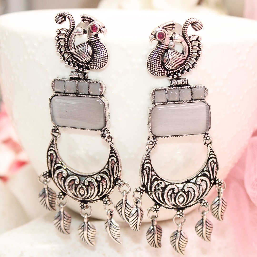 PEACOCK LONG EARRING-GREY