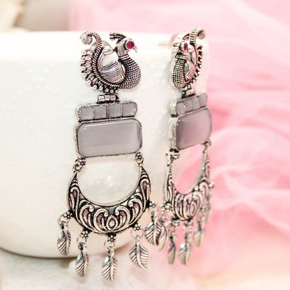 PEACOCK LONG EARRING-GREY