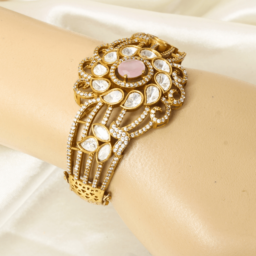 POLKI MOISSANITE FLOWER ANTIQUE GOLDEN BRACELET - PINK