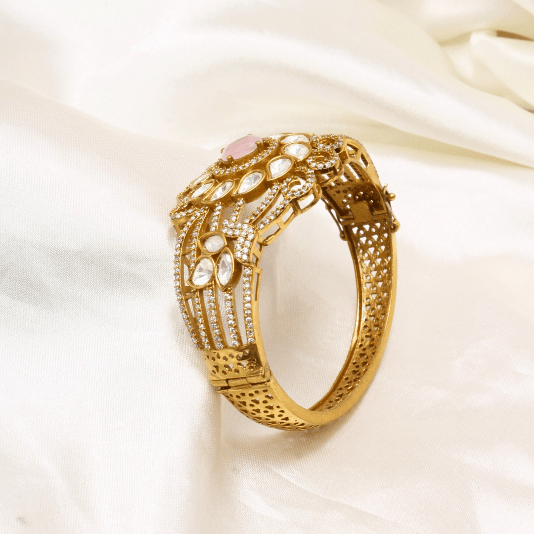 POLKI MOISSANITE FLOWER ANTIQUE GOLDEN BRACELET - PINK