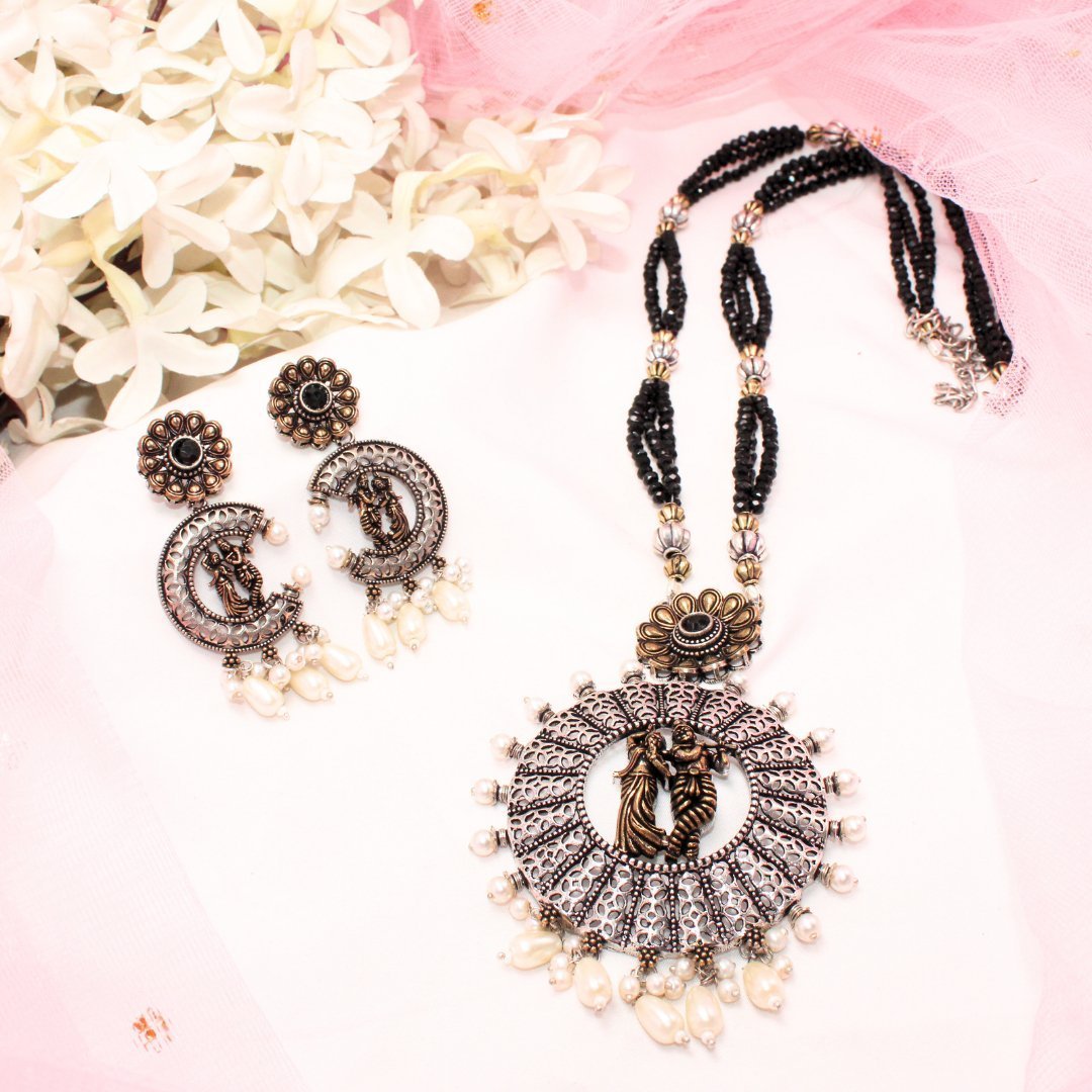RADHA-KRISHAN DUAL-TONE PENDANT SET- BLACK